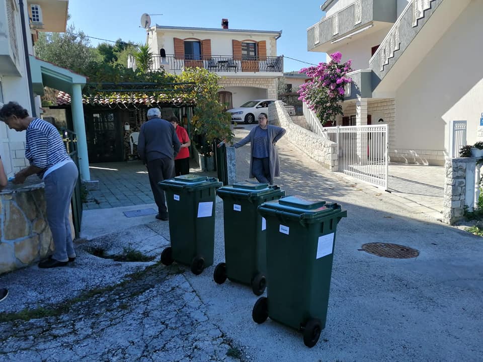 ČISTOĆA: Započela podjela spremnika za miješani komunalni otpad u Slatinama