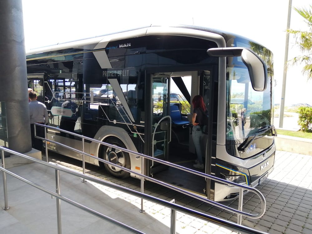 PROMET Autobus na električni pogon na splitskim ulicama