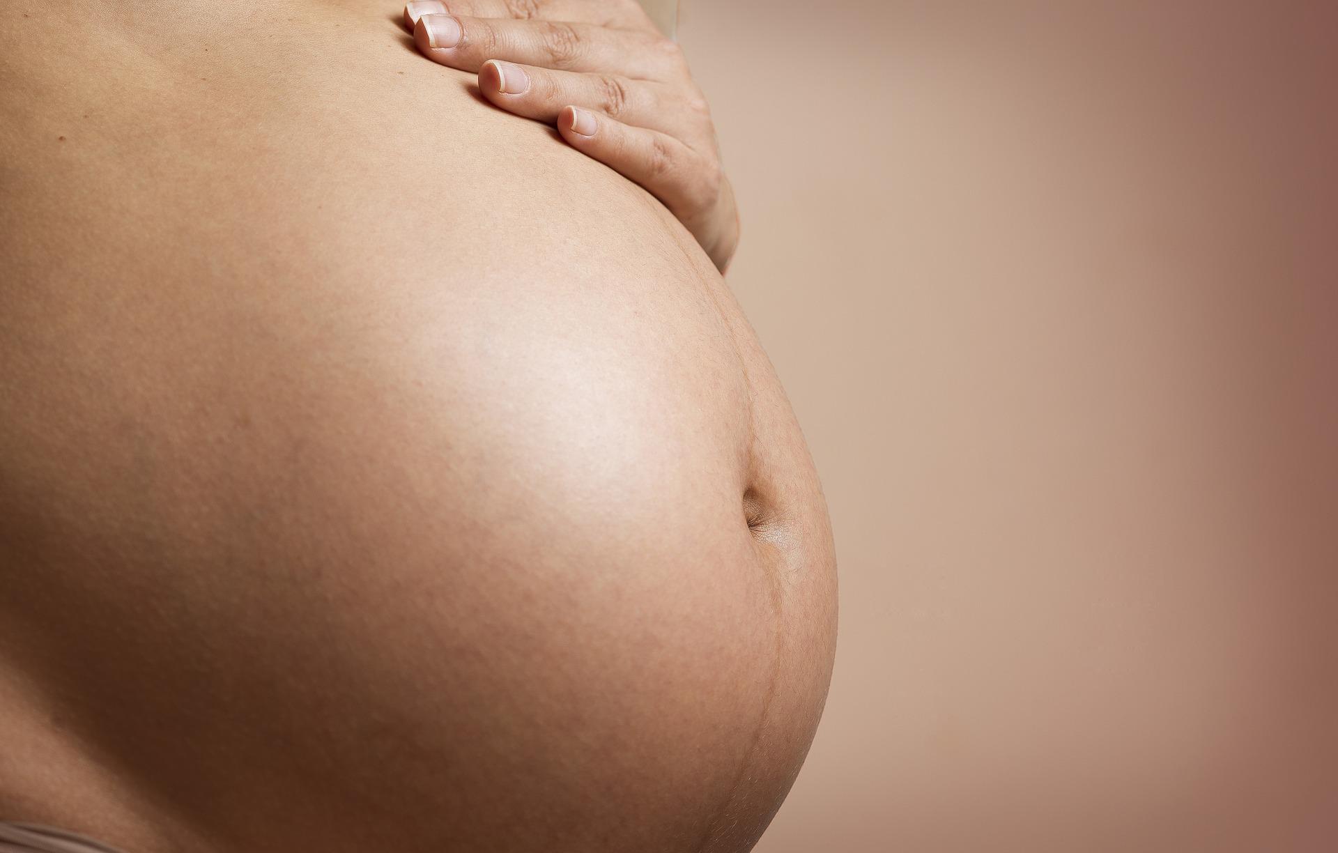 LANI: Većina trudnica starija od 30, sve češći porodi carskim rezom