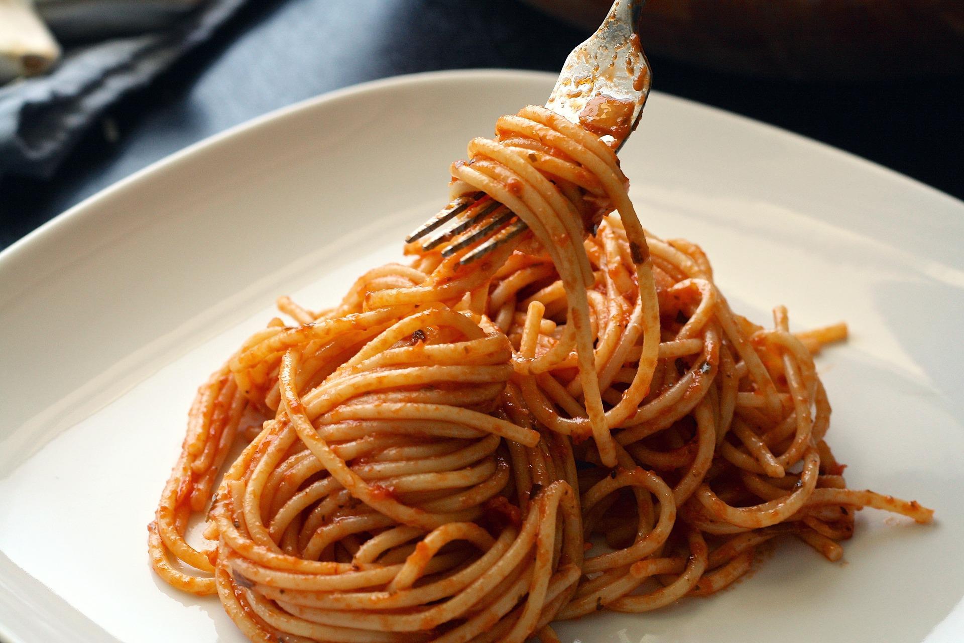 RECEPT Špageti s rajčicom i bosiljkom iz jednog lonca
