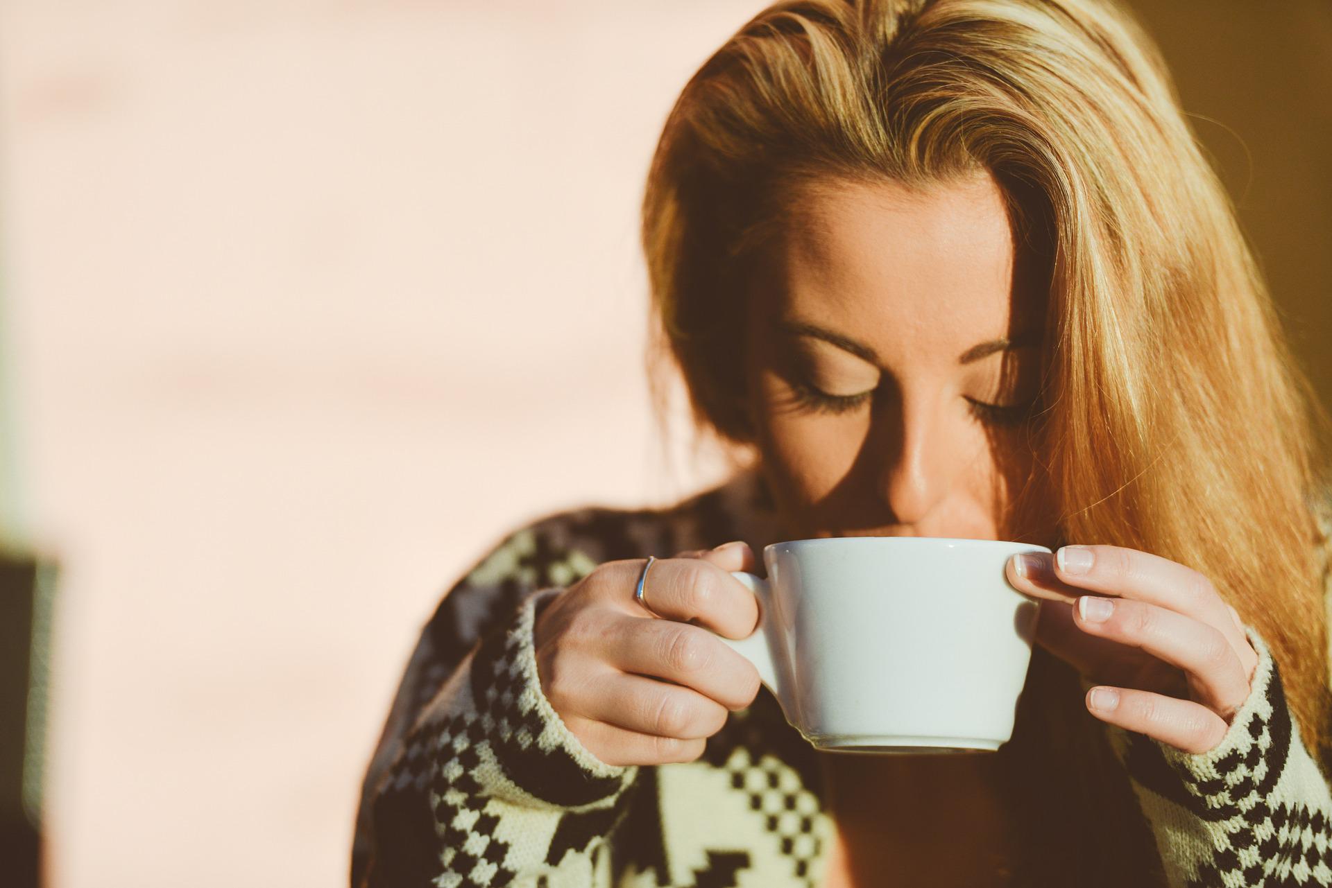 Ispijanje tri šalice kave dnevno može ‘smanjiti ženske grudi’